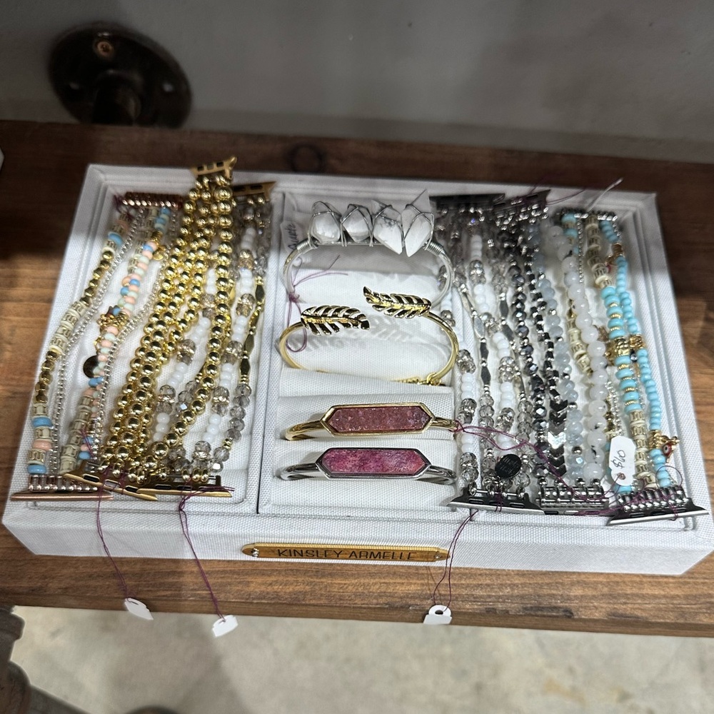Jewelry As shown in Live shows